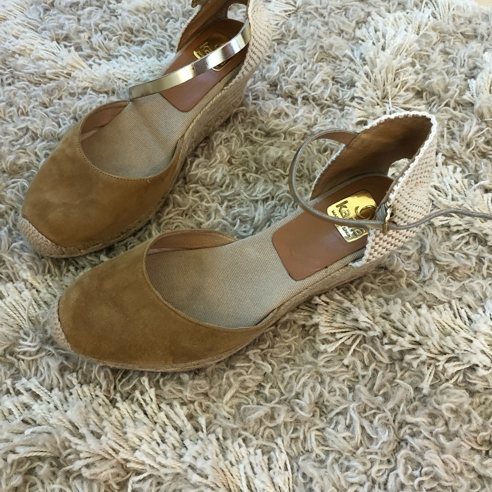 Spanish brand of shoes - Kanna. Espadrille style. Suede. Size 8.